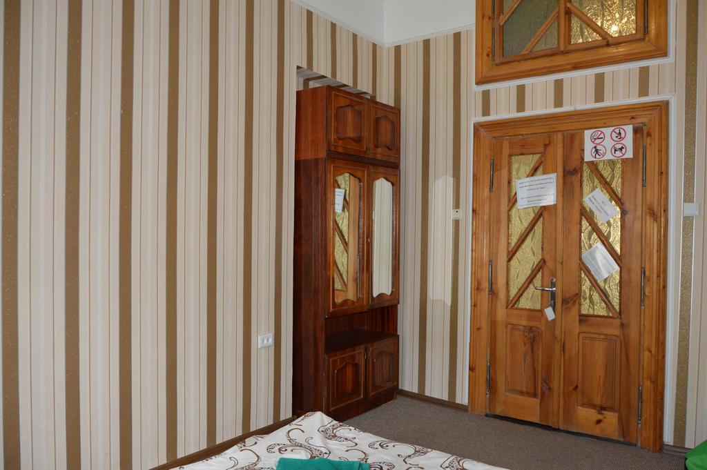 Lviv Lucky Hostel Экстерьер фото