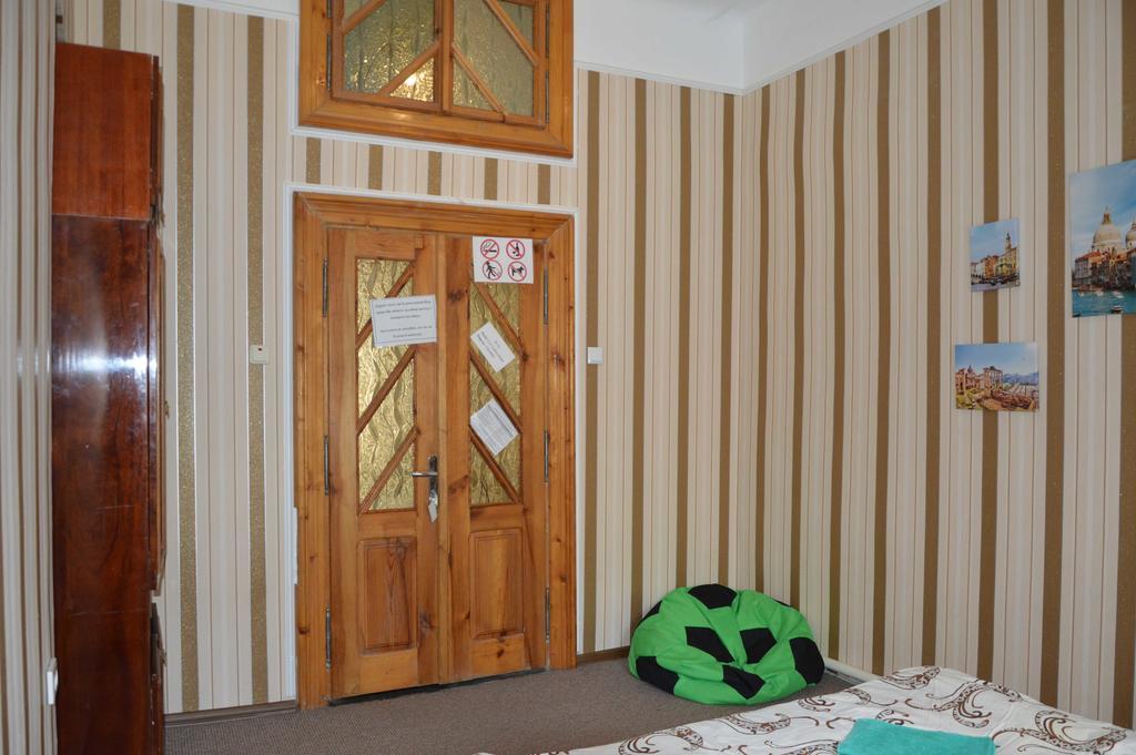 Lviv Lucky Hostel Экстерьер фото
