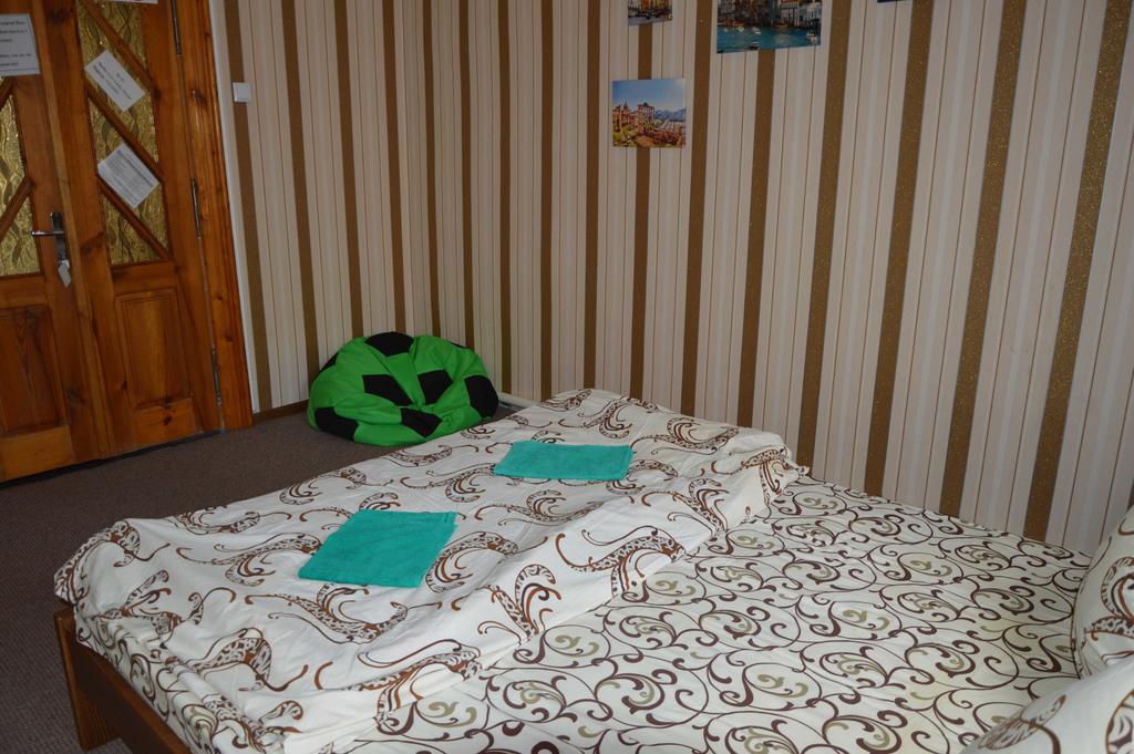 Lviv Lucky Hostel Экстерьер фото