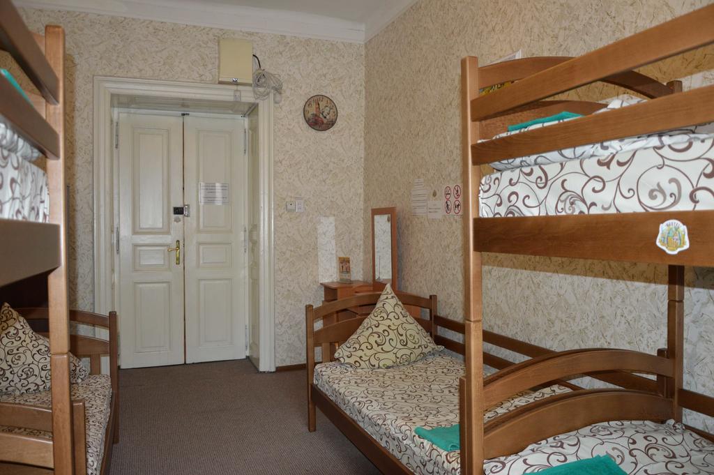 Lviv Lucky Hostel Экстерьер фото